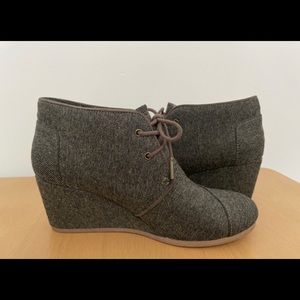 Toms Desert Wedge Bootie Herringbone, size 9.5